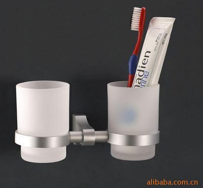 佛山市南海區(qū)里水家之潔五金制品廠 專(zhuān)業(yè)供應(yīng)優(yōu)質(zhì)衛(wèi)浴掛件、單杯架及網(wǎng)籃等水暖衛(wèi)浴五金